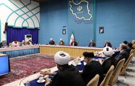 پزشکیان: مسجد نه تنها محل عبادت، بلکه پایگاهی برای خدمت به مردم است