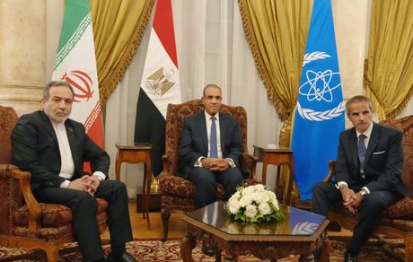 برگزاری نشست مشترک عراقچی با همتای مصری و رافائل گروسی