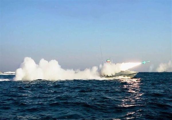 Simultaneous firing of IRGC ballistic and cruise missiles in the Eghter exercise