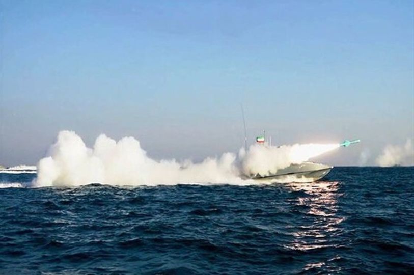 
شلیک همزمان موشک‌های بالستیک و کروز سپاه در رزمایش اقتدار