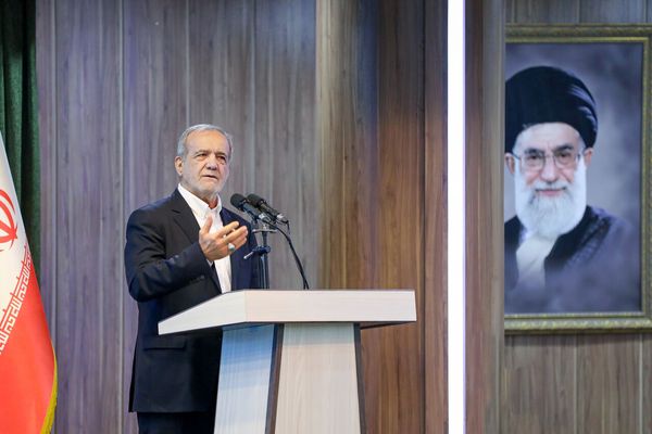 پزشکیان: مشکلات مردم باید با محوریت مساجد و ائمه جماعت رفع شود