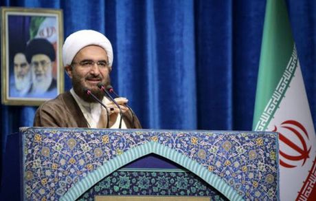 حاج‌علی‌اکبری: کشورهای حاشیه خلیج فارس، با ایران ببندید/ مراقب سارقان خطرناک گوهر عفاف باشیم

