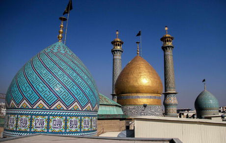 إقامة صلاة الکمیل فی مرقد حضرة عبد العظیم الحسنی (ع)