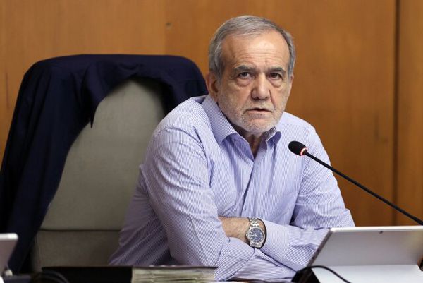 Physicians criticize opposition and resistance to reform and downsizing the administrative system