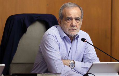 بزشکیان ینتقدون المعارضة والمقاومة للإصلاح وتقلیص حجم النظام الإداری