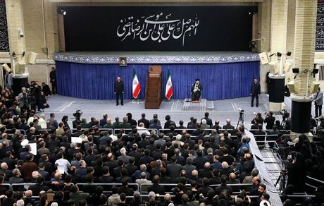 رهبر انقلاب: باید از رئیس جمهور حمایت شود/ کسانی که توئیت می‌زنند اتحاد مقدس مردم را مخدوش نکنند
