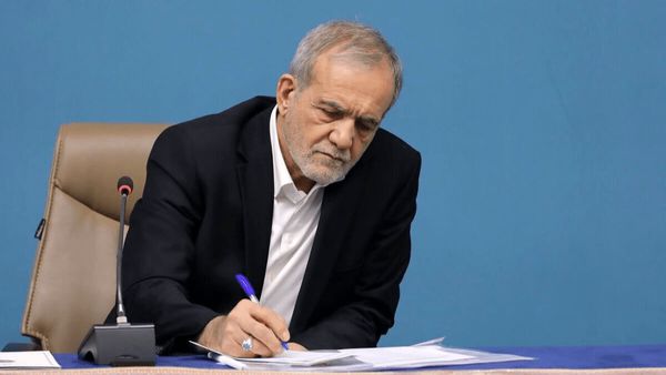 دستور پزشکیان برای خارج شدن صنایع از اولویت قطع برق
