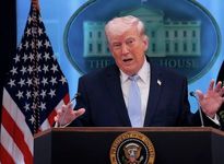 ادامه تناقض گویی ترامپ: مذاکرات با ایران ادامه دارد
