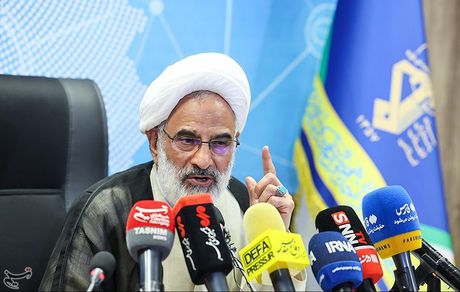 حاجی‌صادقی:سپاه درمسیرولایت است/دقت کنیم دشمن بین مااختلاف‌اندازی نکند