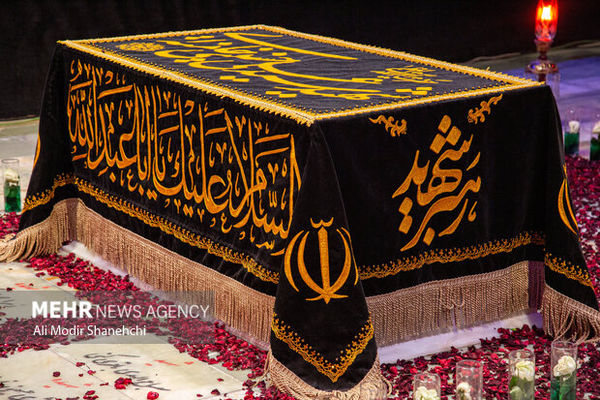 مراسم چهلم تدفین «آقای شهید ایران» در حرم امام رضا(ع) آغاز شد
