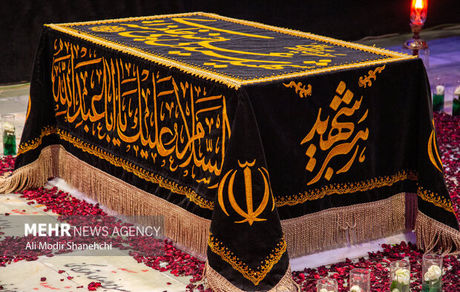 مراسم چهلم تدفین «آقای شهید ایران» در حرم امام رضا(ع) آغاز شد
