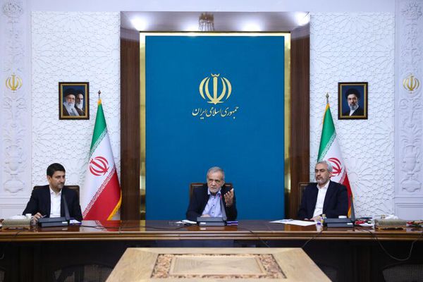 پزشکیان: دریافت هرگونه خدمت در کشور منوط به ارائه کد پستی و کد ملی می‌شود