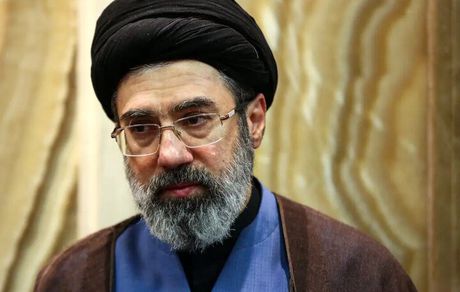 آیت‌الله سید مجتبی خامنه‌ای شخصیتی در تقاطع علم، جهاد و سیاست
